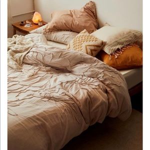 Lumi Floral Roping Solid Duvet Cover